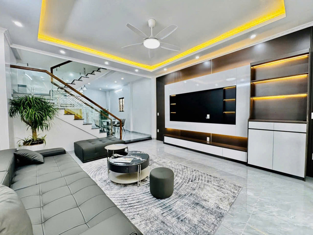 Nhà Khúc Thừa Dụ - 78M 4 Tầng - Độc Lập Sân Cổng Cực Rộng