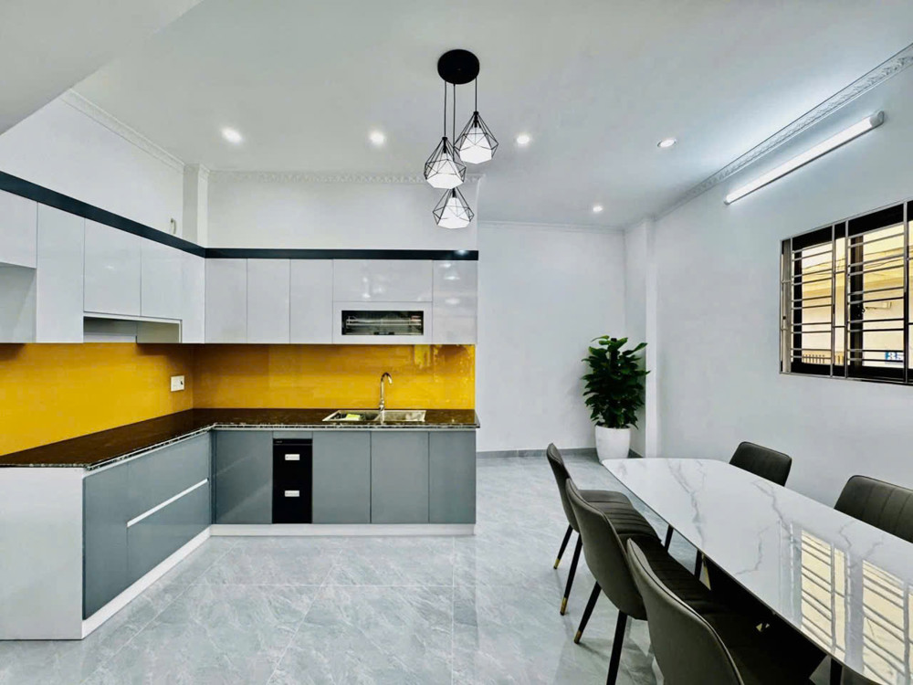 Nhà Khúc Thừa Dụ - 78M 4 Tầng - Độc Lập Sân Cổng Cực Rộng