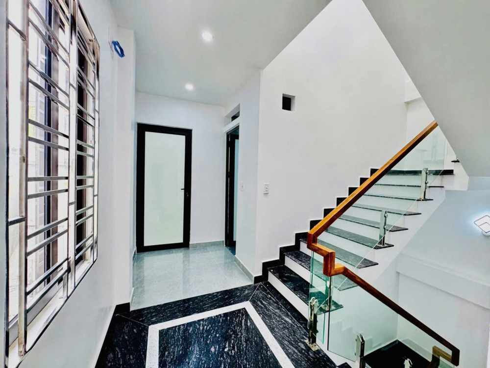 Nhà Khúc Thừa Dụ - 78M 4 Tầng - Độc Lập Sân Cổng Cực Rộng