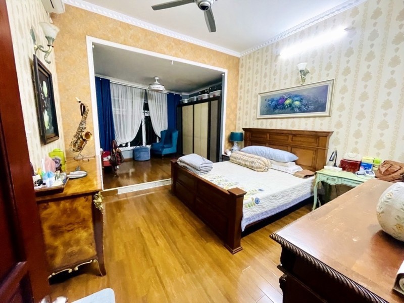 Bán Biệt Thự Sân Vườn, Đường Trương Thanh Hải, Tăng Nhơn Phú B, Thủ Đức, Tp Hcm. Dt 210M2, Sổ