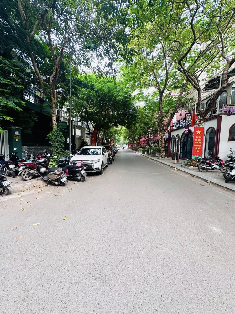 Bán Biệt Thự Siêu Hiếm! Hàm Nghi - Nam Từ Liêm - 182M2 - 5T - Mt 23M - Lô Góc - Giá 63.5 Tỷ