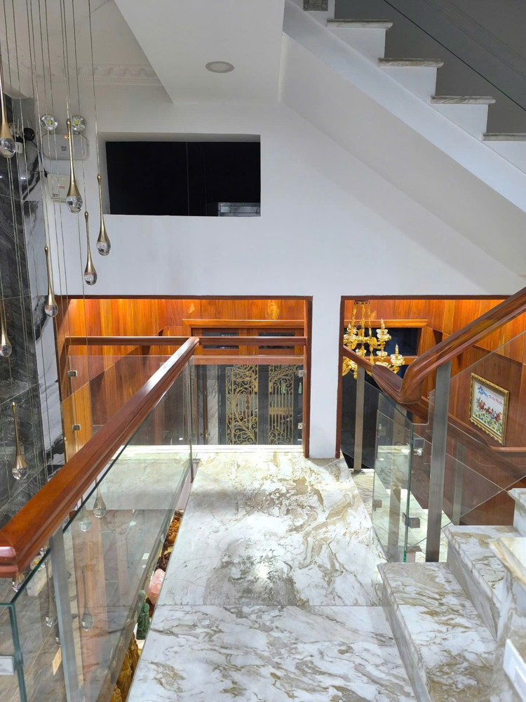 Nhà Đẹp Thiết Kế Tỉ Mỉ - Khung Gỗ Đỏ - 5 Tầng - Oto Đỗ Cửa - Nội Thất Giá Trị Cao - Nhĩnh 8 Tỷ (Tl)