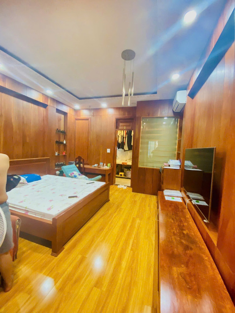 Nhà Đẹp Thiết Kế Tỉ Mỉ - Khung Gỗ Đỏ - 5 Tầng - Oto Đỗ Cửa - Nội Thất Giá Trị Cao - Nhĩnh 8 Tỷ (Tl)