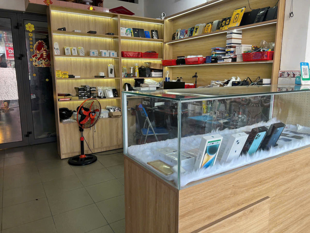 Sang Nhượng Cửa Hàng Sửa Chữa Điện Thoại – Vị Trí Đẹp Tân Phú