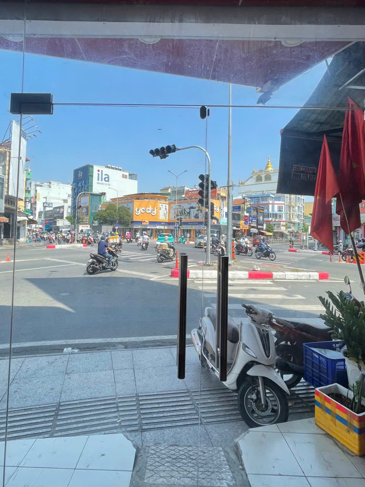 Sang Nhượng Cửa Hàng Sửa Chữa Điện Thoại – Vị Trí Đẹp Tân Phú