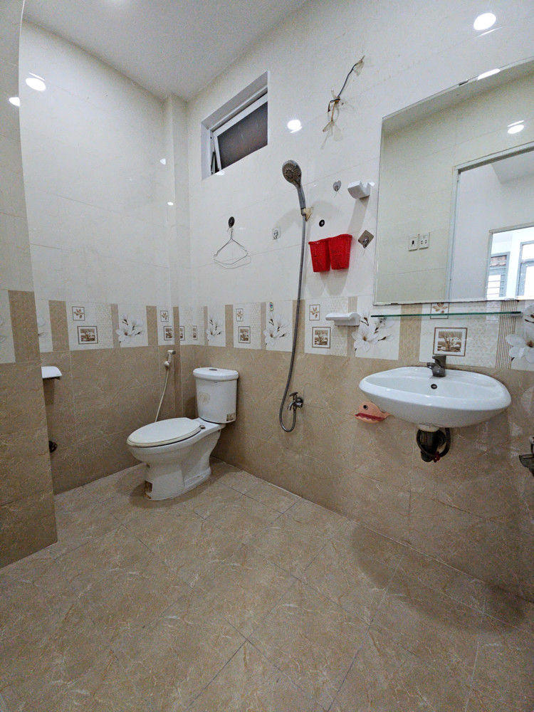 Bán Nhà Sát Mặt Tiền Trung Tâm Q4 Cạnh Q1 Nhà Mới Đúc 3 Tấm Có 3 Đ