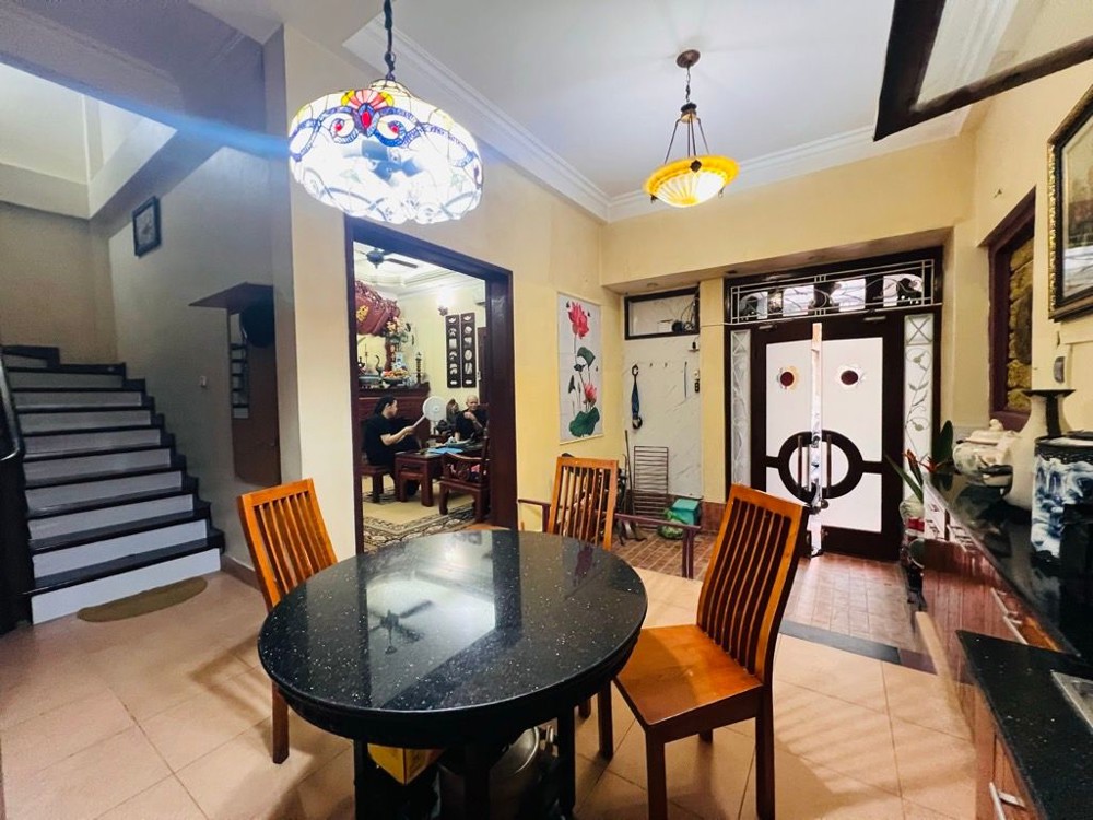 Siêu Phẩm Cầu Giấy Dân Xây , Cách Oto Vài Chục Mét , Gần Phố ,Ô Chờ Thang Máy