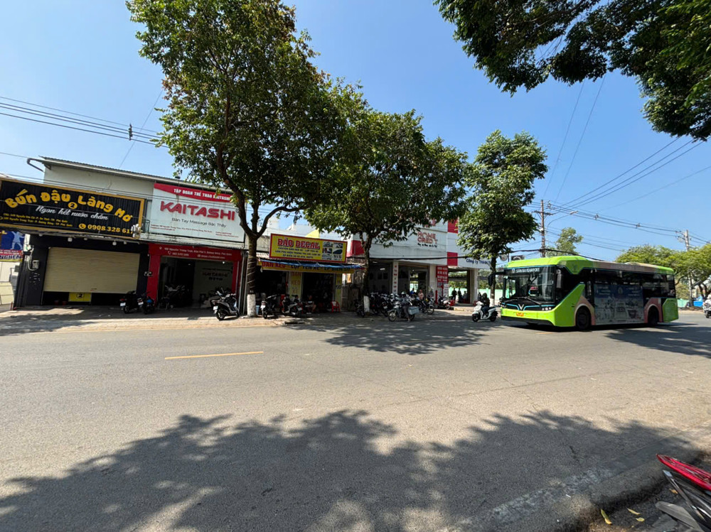 Bán Nhà Mặt Tiền Đường Nguyễn Trung Trực, Vị Trí Đắc Địa, Kinh Doanh Sầm Uất, Giao Thông Thuận Tiện