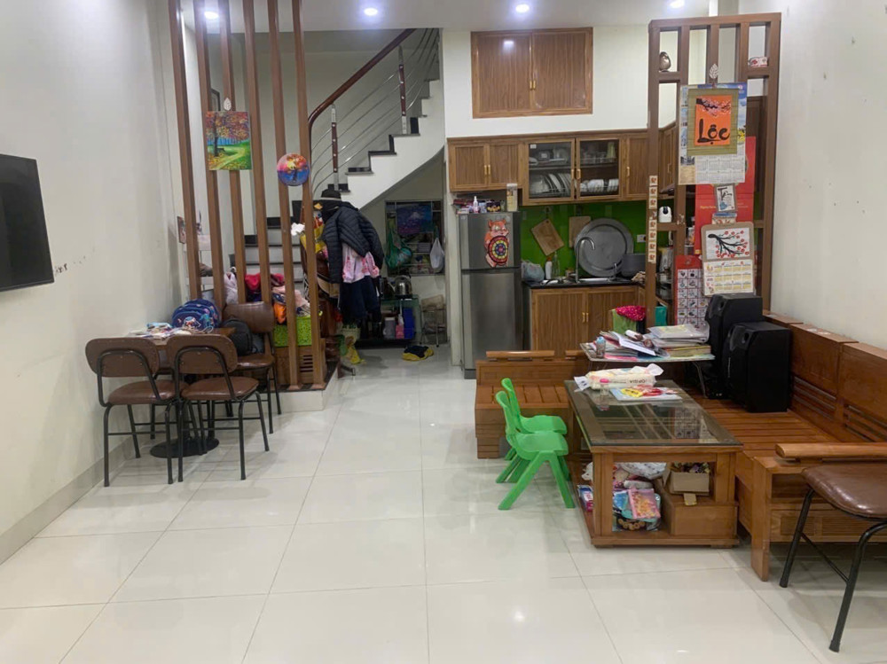 Bán Nhà 43M2 3Tầng Giá Hơn 5 Tỷ Ô Tô Đỗ Cửa Tiện Ích Bạt Ngàn