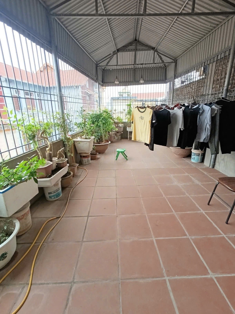 Bán Nhà 43M2 3Tầng Giá Hơn 5 Tỷ Ô Tô Đỗ Cửa Tiện Ích Bạt Ngàn