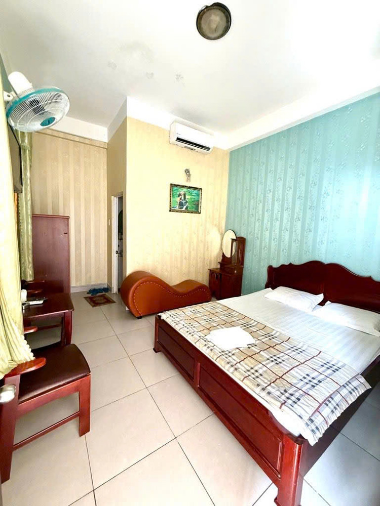 Quận 7, Khách Sạn Mặt Tiền Đường Lý Phục Man, 6 Tầng, 6X20m. Chỉ Có 23 Tỷ, Cần Bán Gấp