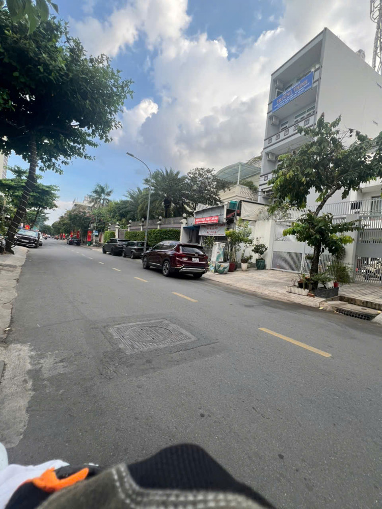 Giảm 500Tr, Bán Nhà Mặt Tiền Kinh Doanh Quốc Hương, Thảo Điền, 130M2, Hdt 45Tr, 33.5 Tỷ