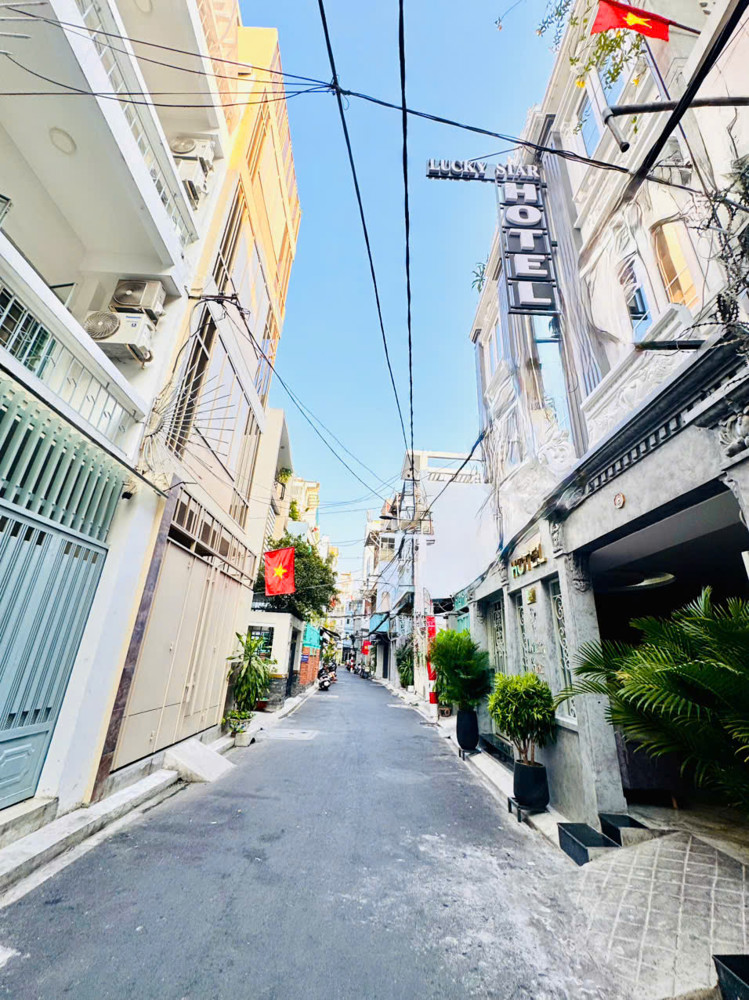 Bán Nhà 3 Tầng Phong Cách Biệt Thự Mặt Tiền Hxh Đ.lê Thị Riêng, Quận 1- Dt 99M2 Ngang 4.2M*24m Sh