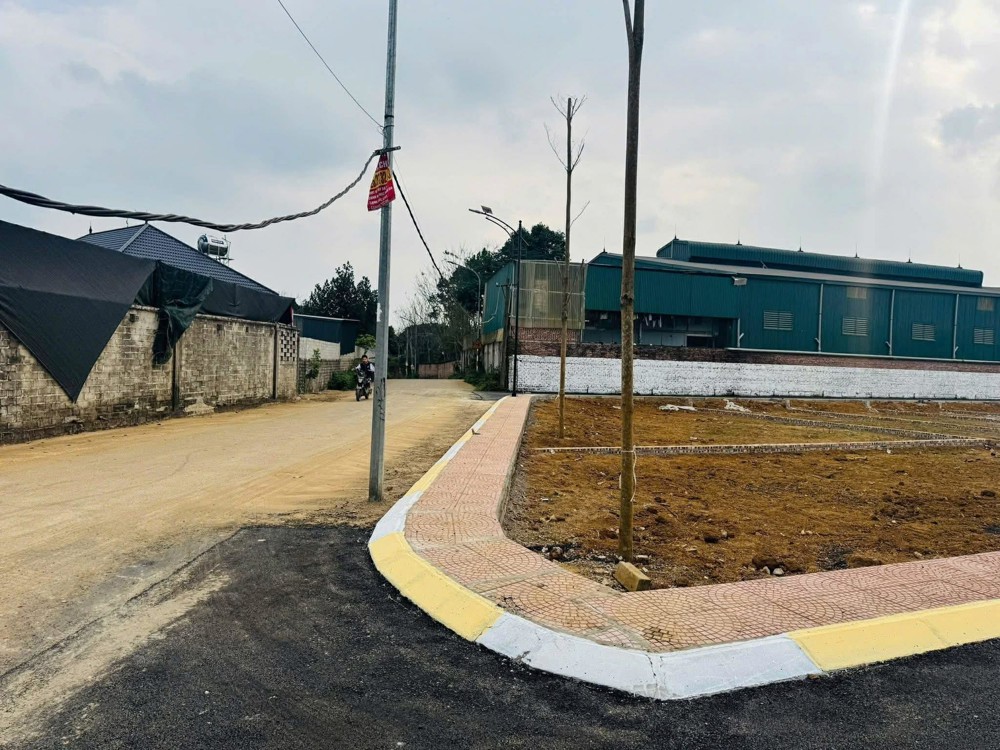 Cần Tiền Em Bán Rẻ Lô Đất Tại Hòa Lạc , Cách Trục Hồ Tây -Ba Vì 150M