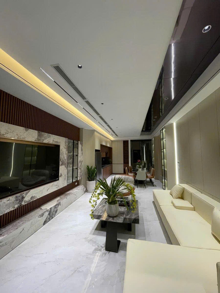 Bán Nhà Bát Khối 71M 7 Tầng Mt4.2m Thang Máy Gara Ô Tô Hơn 19 Tỷ