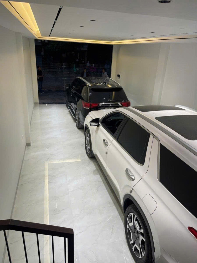 Bán Nhà Bát Khối 71M 7 Tầng Mt4.2m Thang Máy Gara Ô Tô Hơn 19 Tỷ