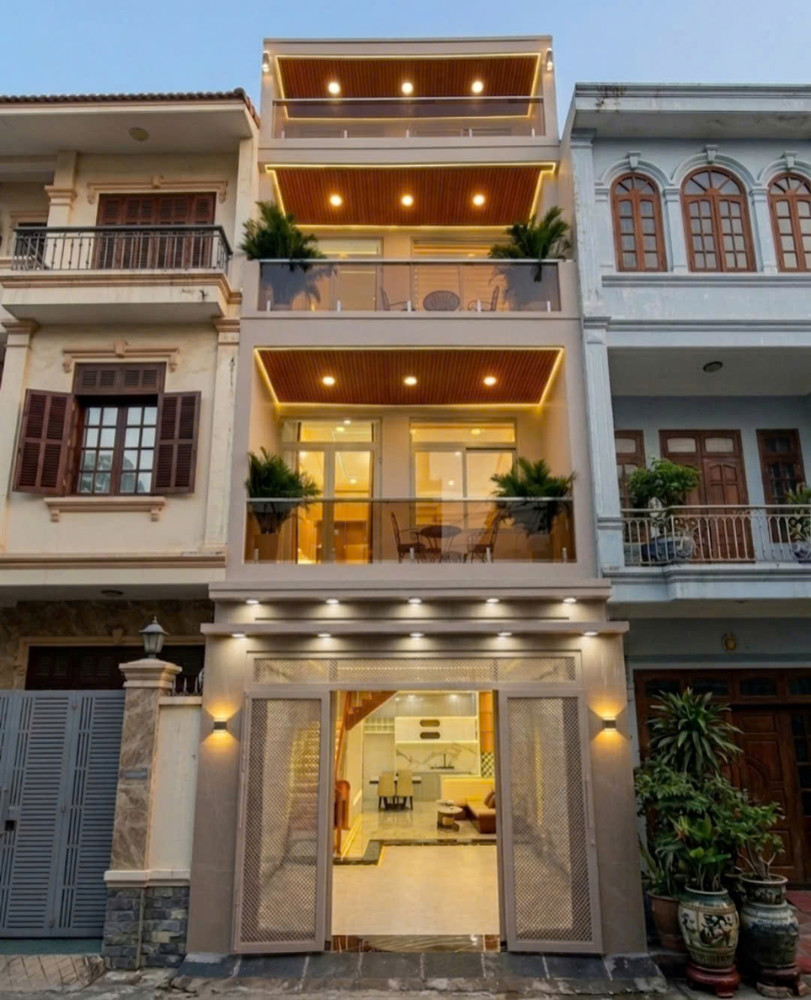 Giá 10. X Tỷ- Quận 7- Sát Phú Mỹ Hưng- Nhà Mới 4 Tầng- Dt 60M2- Mặt Tiền Đường Xe Tải