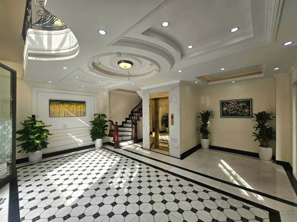 Cực Hiếm - Lô Góc 3 Mặt Thoáng Nguyễn Văn Linh - Ô Tô Vào Nhà. Thang Máy - 11.X Tỷ - 6 Tầng