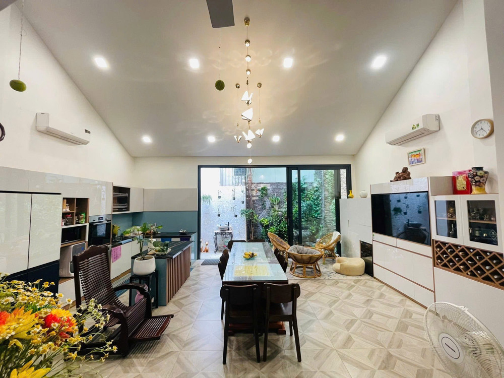 Bán Nhà Biệt Thự - Hẻm 8M Bàu Bàng - Ngay Hoàng Hoa Thám, 10,5X26m, 2 Tầng, 44,5 Tỷ