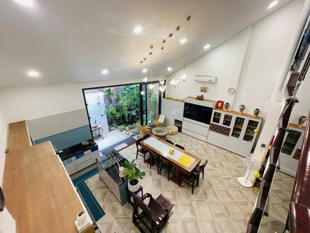 Bán Nhà Biệt Thự - Hẻm 8M Bàu Bàng - Ngay Hoàng Hoa Thám, 10,5X26m, 2 Tầng, 44,5 Tỷ