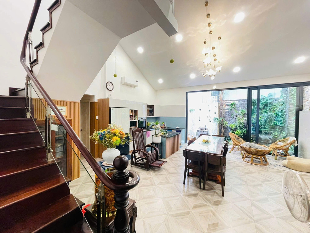 Bán Nhà Biệt Thự - Hẻm 8M Bàu Bàng - Ngay Hoàng Hoa Thám, 10,5X26m, 2 Tầng, 44,5 Tỷ