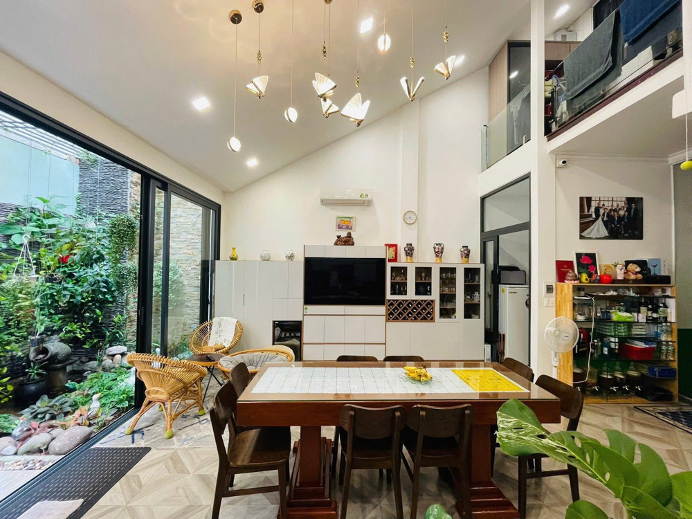 Bán Nhà Biệt Thự - Hẻm 8M Bàu Bàng - Ngay Hoàng Hoa Thám, 10,5X26m, 2 Tầng, 44,5 Tỷ