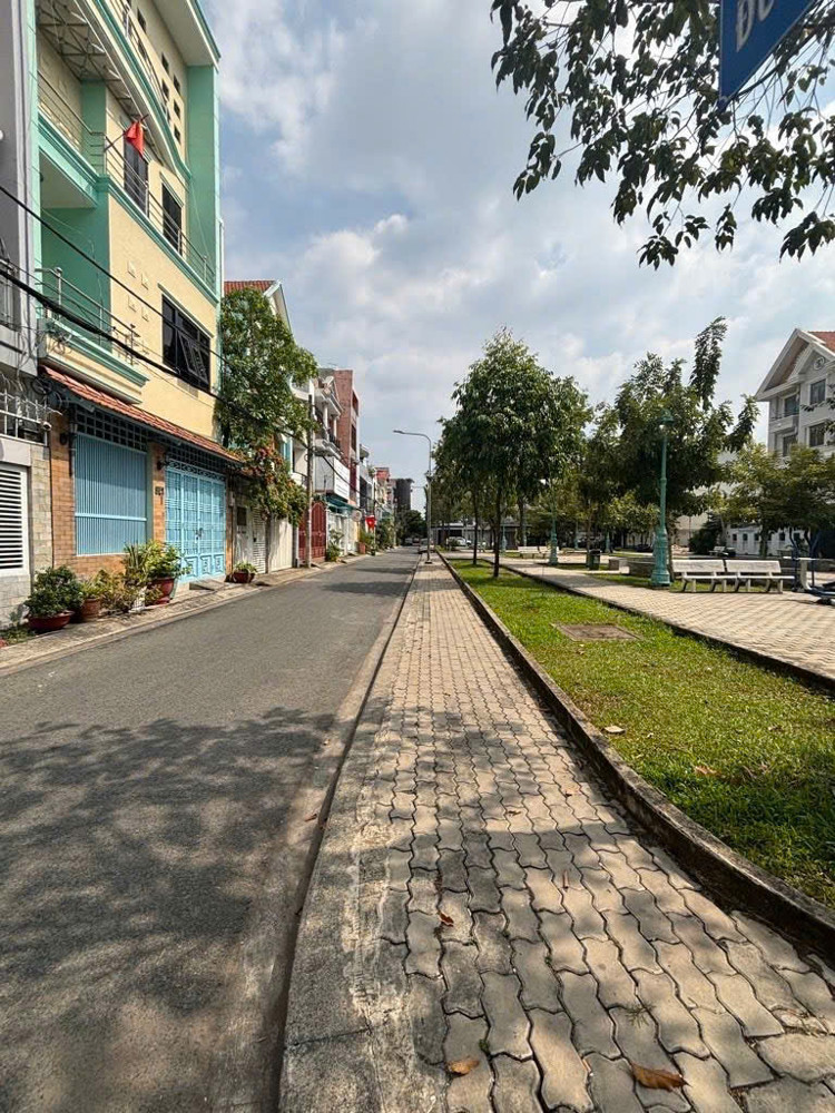 Quận 7, Căn Hộ Dịch Vụ 6 Tầng, 20 Phòng, 6X18m, 27 Tỷ, Tại Kdc Tân Quy Đông, Bán