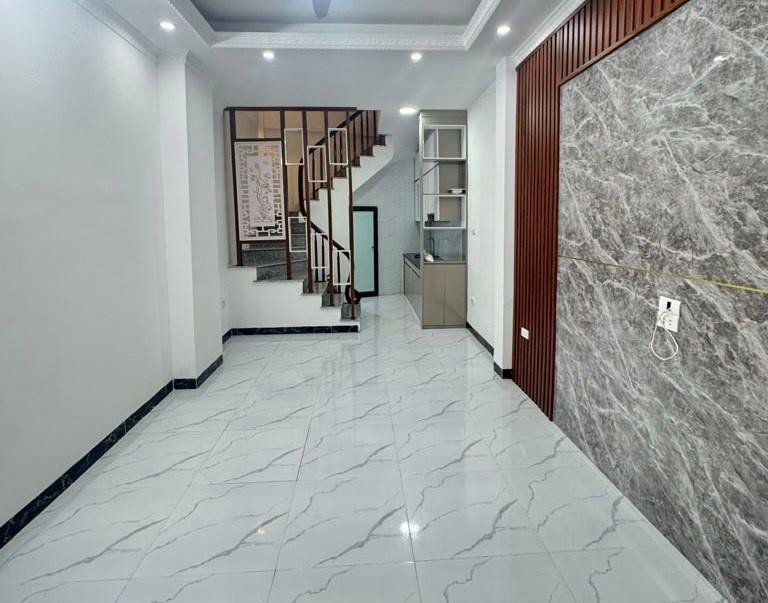 Nhà Mới Đẹp Hàng Xóm Vinhome – Full Nội Thất - Ô Tô Đỗ Cổng Hơn 6 Tỷ