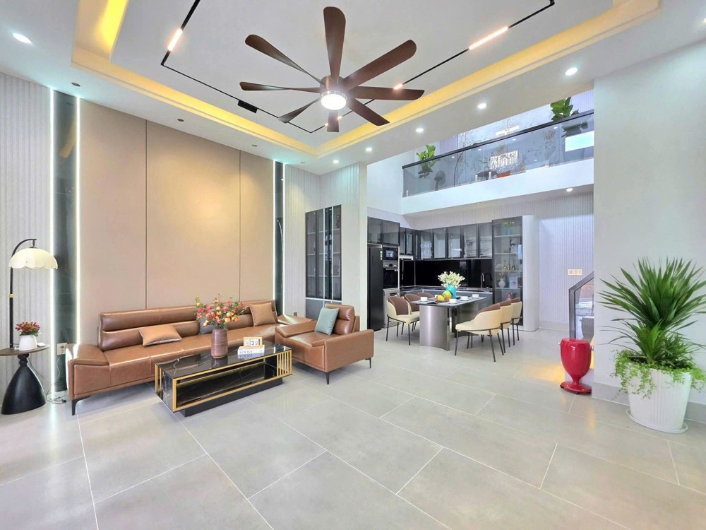 Nhà Có Sân Vườn Rộng, 143M2, Cạnh Phú Mỹ Hưng, Chỉ Hơn 7 Tỷ, Đầy Đủ Nội Thất