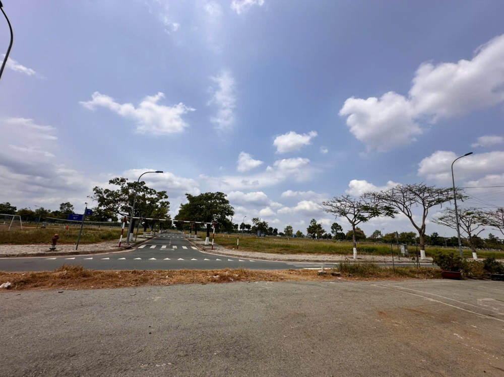 Bán Lô Đất Đẹp Kđt Đông Tăng Long Quận 9 - 100M2 - Đường 10M Có Lề - Chỉ 8 Tỷ