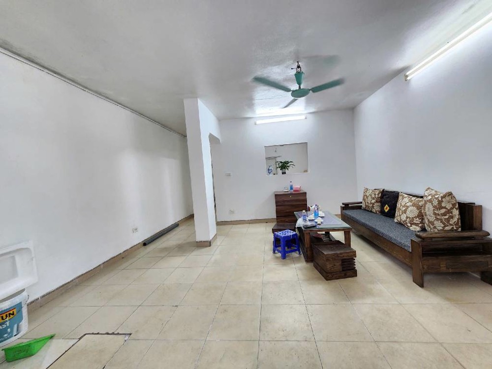 Bán Tập Thể Quỳnh Mai Tầng 1 Kinh Doanh, Oto Dừng Đỗ Thoải Mái, 80M Vuông Chỉ Nhỉnh 4 Tỷ