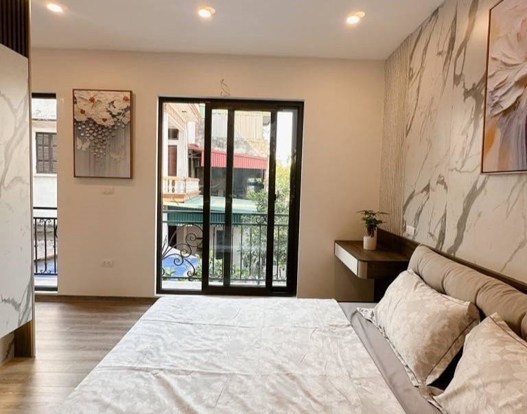 Bán Nhà Cổ Linh Long Biên - Ô Tô Đỗ Cửa Ngõ Thông - Cạnh Trường Cấp 2 - Xe Đỗ Ngày Đêm - 8 Tỷ