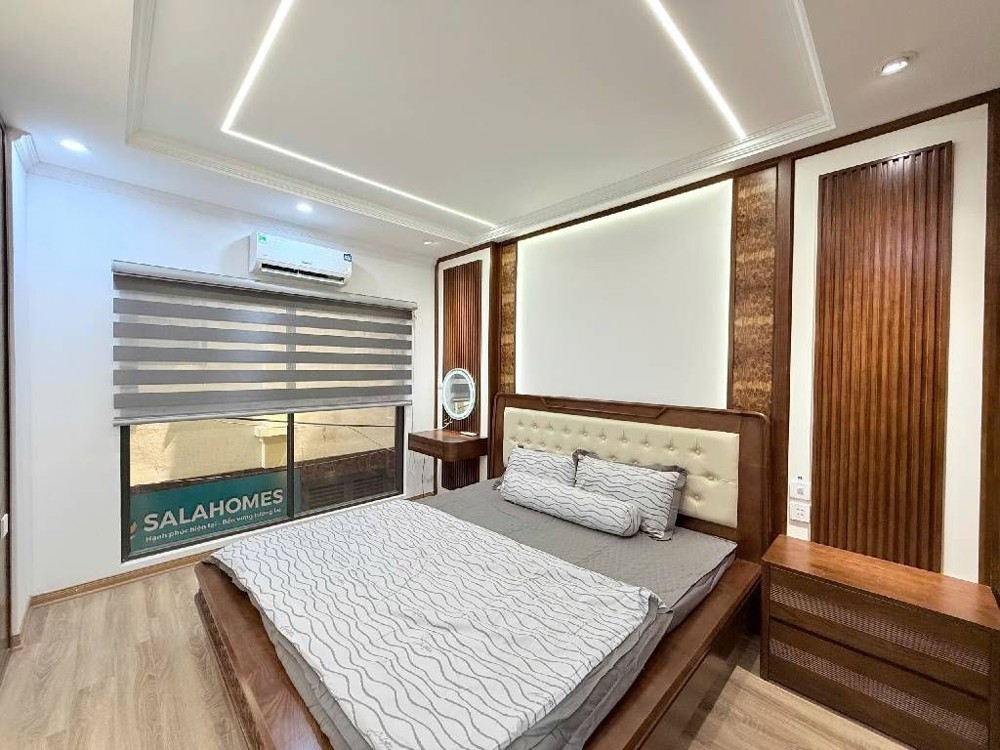 Nguyễn Khang 36M X7 Tầng Thang Máy 13,6 Tỷ Gần Phố,Vf3 Đỗ Cửa,Ngõ Thông