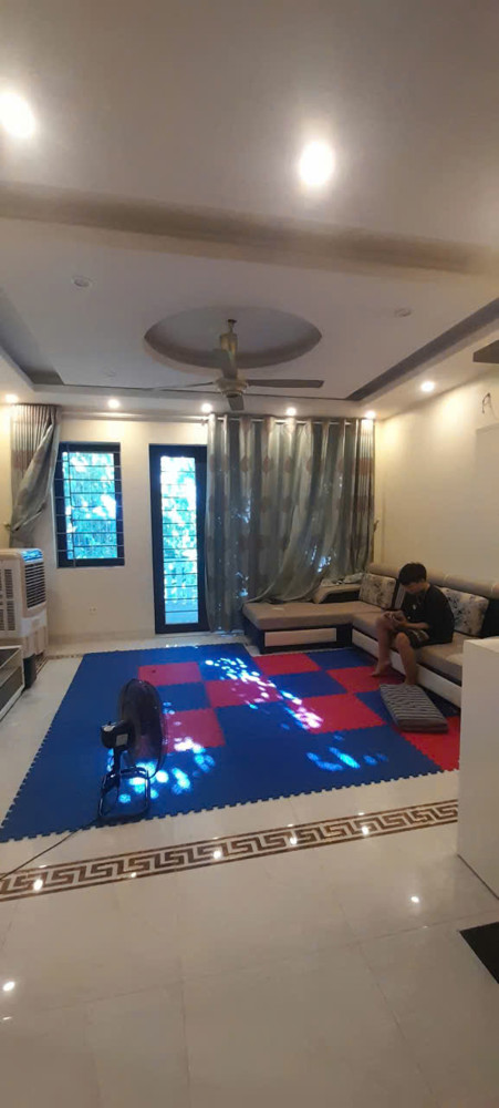 Nhà Dân Xây – Ngõ Nông – Ô Tô 7 Chỗ Đỗ – Mặt Tiền Rộng 5M Giảm 2 Tỷ