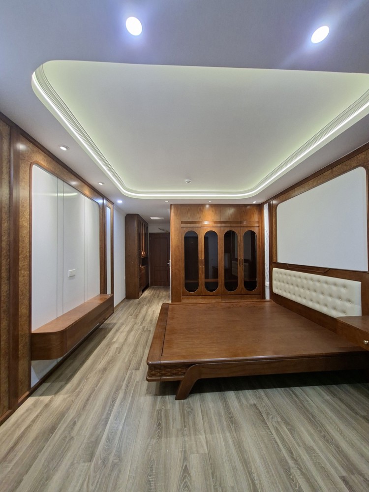 Bán Nhà Phân Lô Trần Quốc Hoàn – Cầu Giấy – Ô Tô Vào Nhà – Thang Máy Full Nội Thất Mới