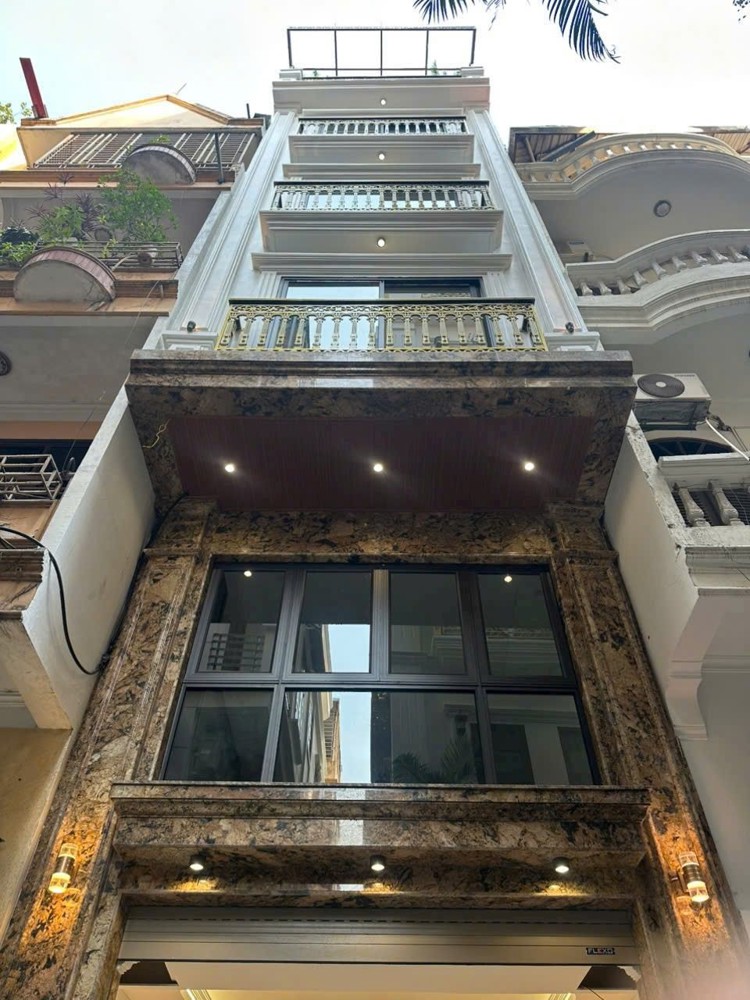 Bán Nhà Phân Lô Trần Quốc Hoàn – Cầu Giấy – Ô Tô Vào Nhà – Thang Máy Full Nội Thất Mới