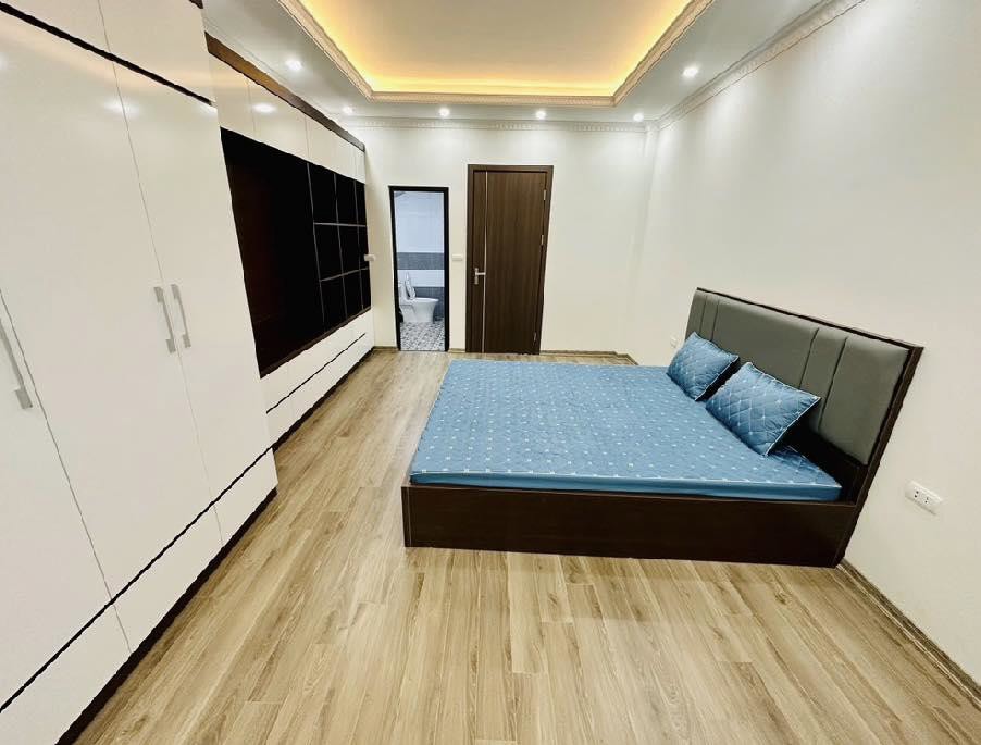 Bán Nhà Sài Đồng Ô Tô Đỗ Cổng - Ô Tô Tránh 15M - Đi Học Cực Thuận Tiện 7 Tỷ