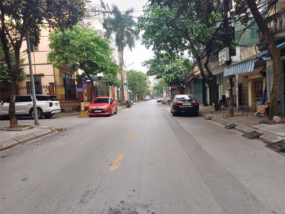 Bán Nhà Sài Đồng Ô Tô Đỗ Cổng - Ô Tô Tránh 15M - Đi Học Cực Thuận Tiện 7 Tỷ