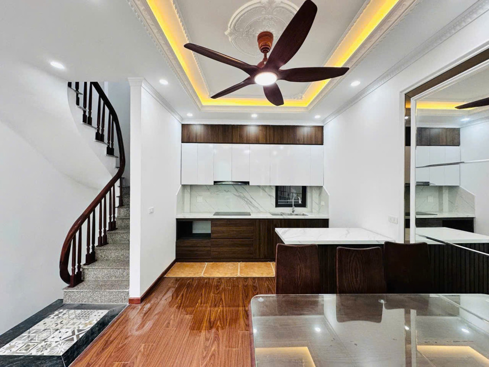 Bán Nhà Cầu Giấy - Ba Gác Đỗ Cửa, 41M2 - 6 Tầng Đẹp, Full Nội Thất, Giá 9,8 Tỷ