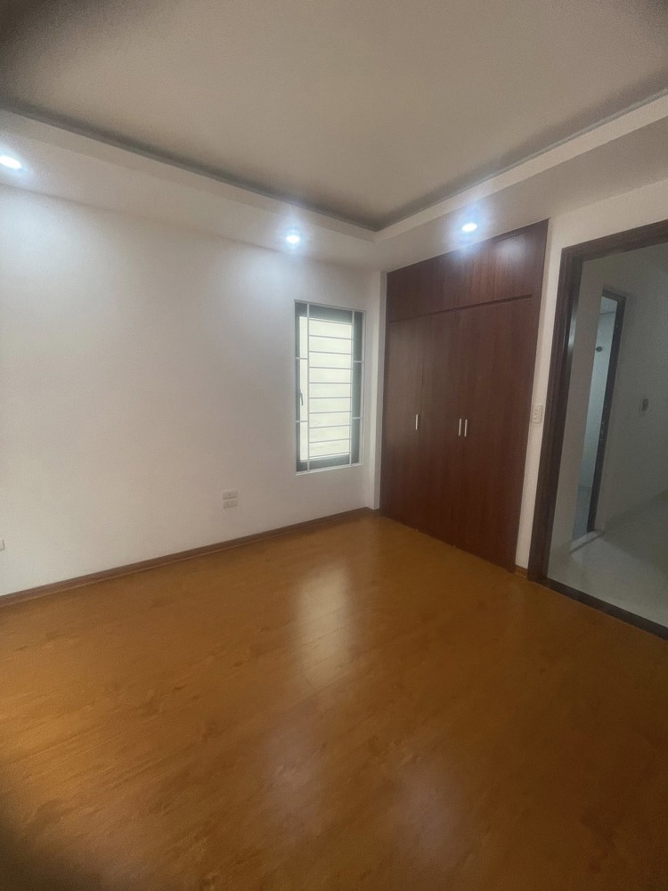 Nhà Mới Kính Coong Phố Lạc Long Quân 60M 6T 20 Tỷ Ngõ Rộng Thông