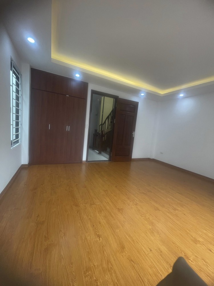 Nhà Mới Kính Coong Phố Lạc Long Quân 60M 6T 20 Tỷ Ngõ Rộng Thông