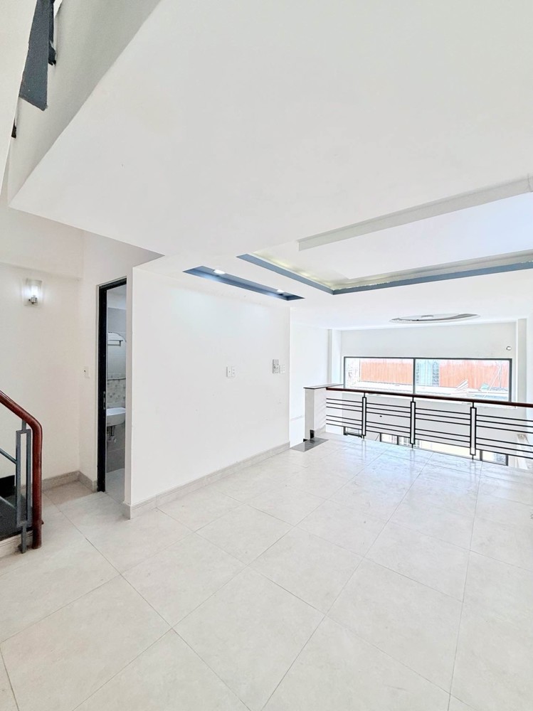 Sát Mặt Tiền Phạm Văn Đồng - Bình Thạnh - 5 Tầng Btct - 45M2 - Sổ A4 Hoàn Công Đủ - Chỉ 7.X Tỷ Còn