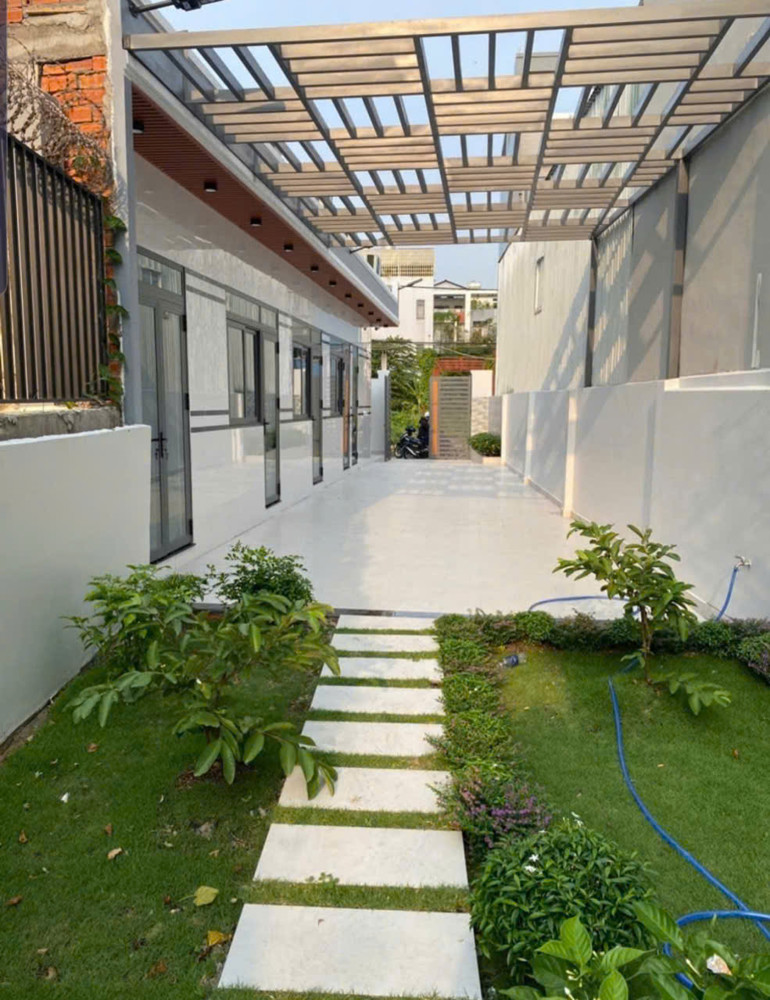 Nhà Bè- Ôtô Vô Sân- 160M2- Ngang Nở Hậu 8M- Nhà Sân Vuờn Thoáng Mát- Chỉ 6Ty8