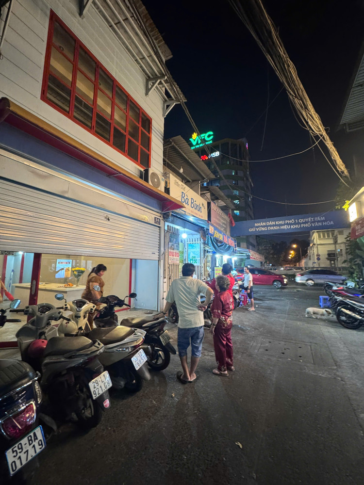 Cho Thuê Nhà Kinh Doanh 1 Trệt 2 Lầu, 68,2M2 Trung Tâm Đ.nguyễn Trung Ngạn, P.bến Nghé, Q.1