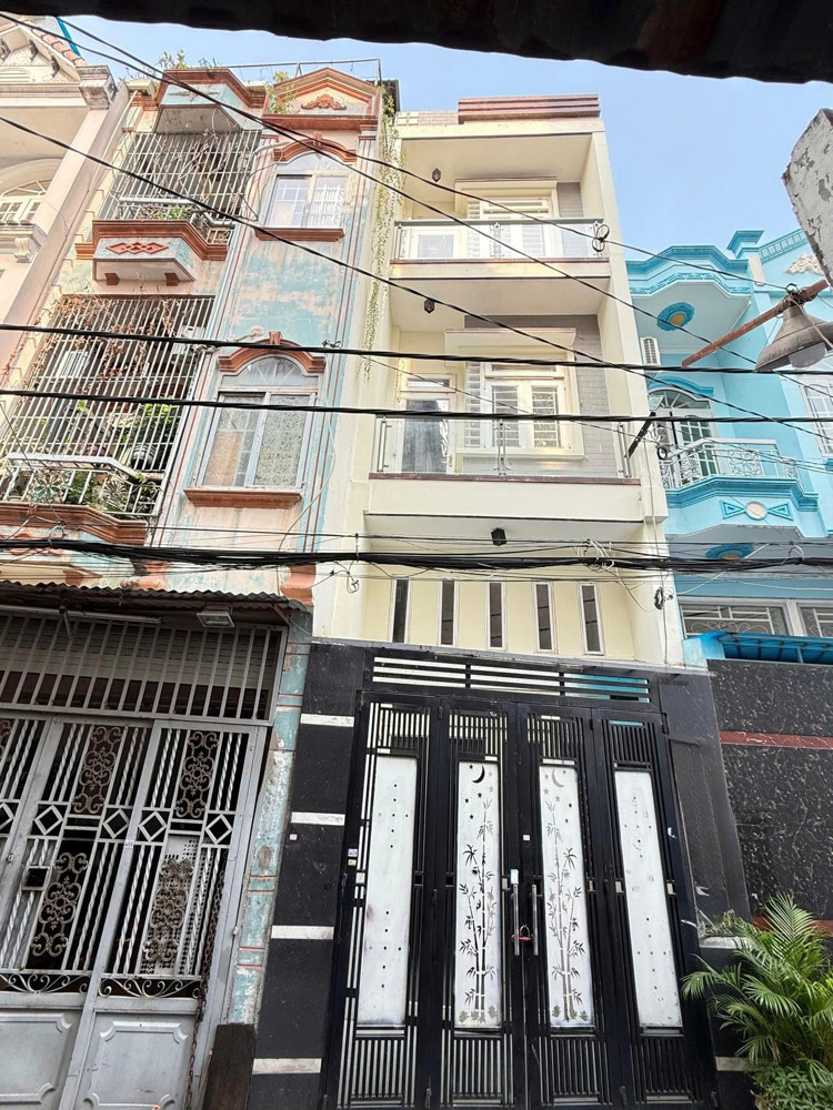 7 Chỗ Đậu Cửa - 4 Tầng - Sát Mặt Tiền - Huỳnh Văn Nghệ - Tân Bình - Nhĩnh 5 Tỷ