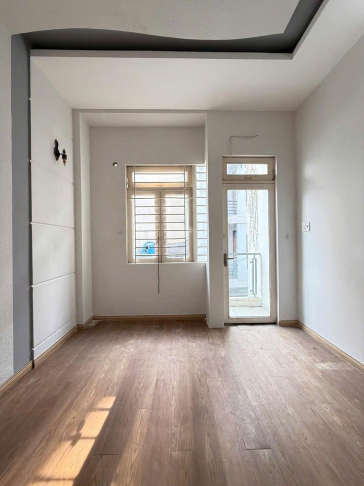 7 Chỗ Đậu Cửa - 4 Tầng - Sát Mặt Tiền - Huỳnh Văn Nghệ - Tân Bình - Nhĩnh 5 Tỷ