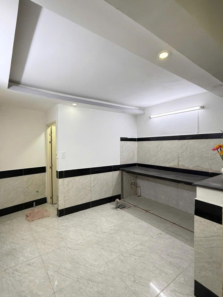 7 Chỗ Đậu Cửa - 4 Tầng - Sát Mặt Tiền - Huỳnh Văn Nghệ - Tân Bình - Nhĩnh 5 Tỷ