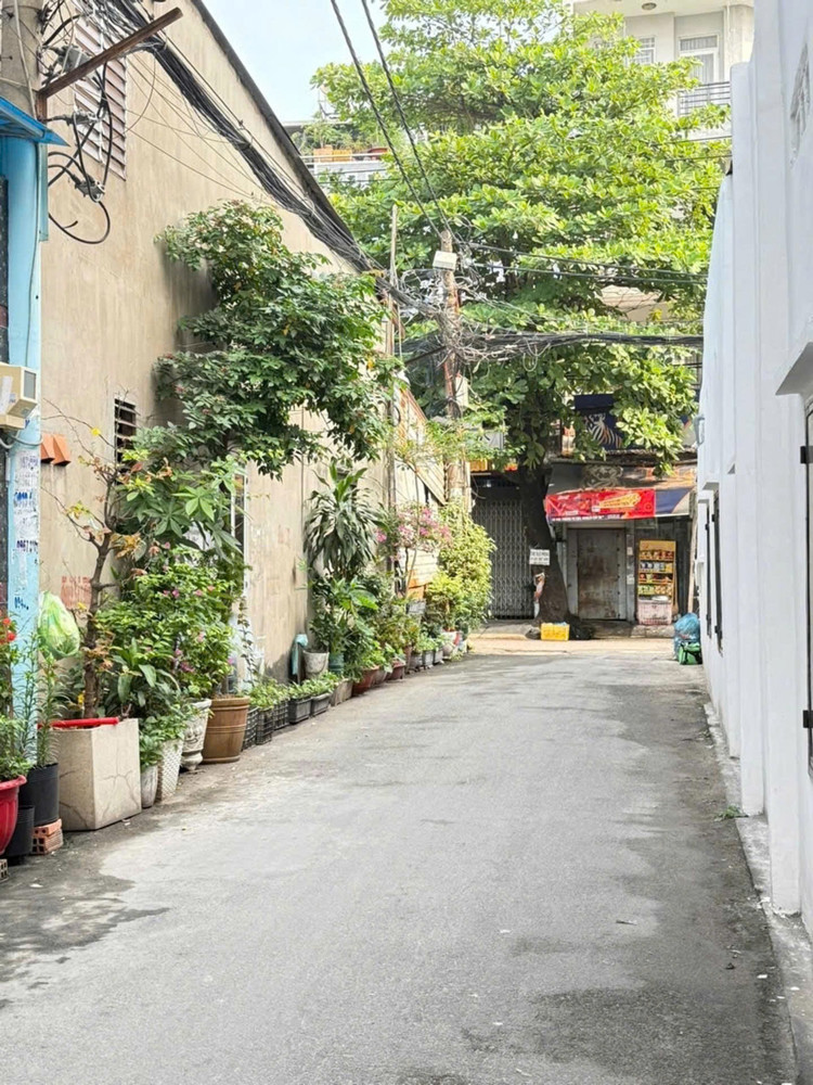 7 Chỗ Đậu Cửa - 4 Tầng - Sát Mặt Tiền - Huỳnh Văn Nghệ - Tân Bình - Nhĩnh 5 Tỷ