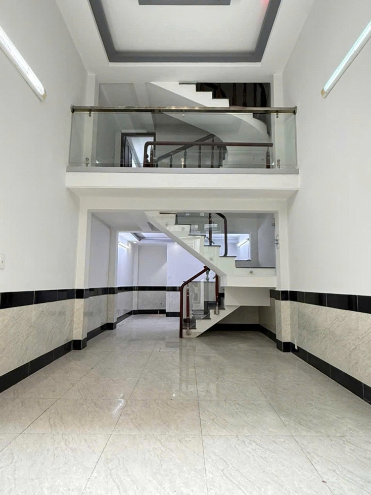 7 Chỗ Đậu Cửa - 4 Tầng - Sát Mặt Tiền - Huỳnh Văn Nghệ - Tân Bình - Nhĩnh 5 Tỷ