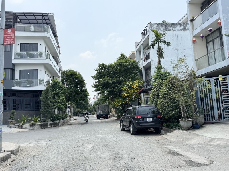 Bán Nhà 3 Tầng Khu Vip Bên Sông Hiệp Bình Chánh Thủ Đức - 105M2 - Gần Gigamall - 10.45 Tỷ